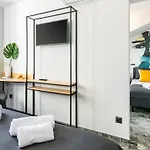 Camera Apartments *